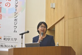 里見氏による特別講演_DSC_9804